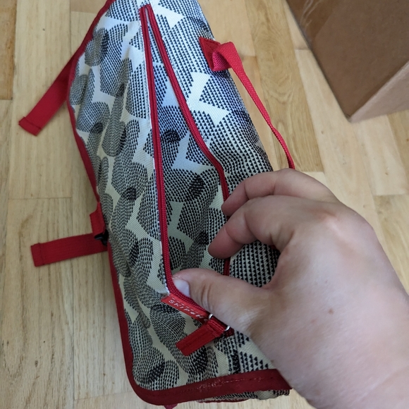 Skip Hop Diaper Clutch Changing Station - Picture 2 of 9